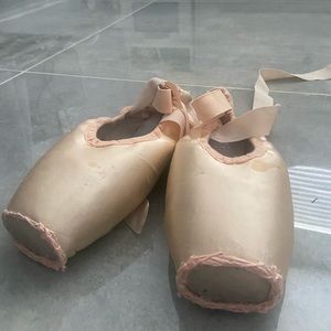 Lightly worn pointe shoes